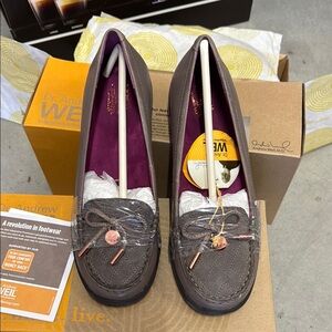 Orthaheel Gray Flats with Decorative Bow and Slip-On Design